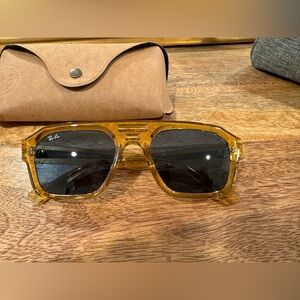 Men or women’s Ray Bans